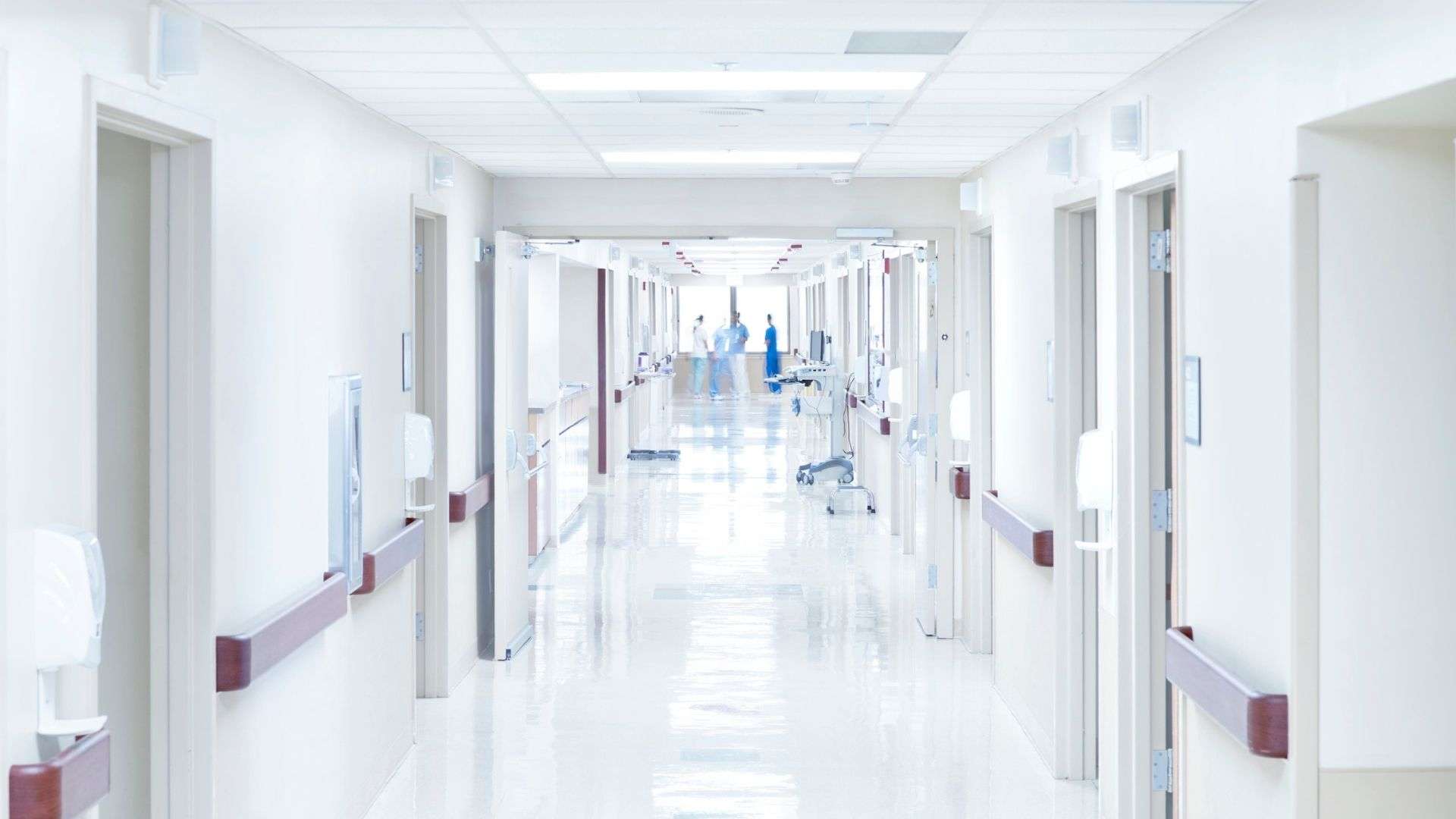 Corridoio d'ospedale - sanità e assicurazioni per nomadi digitali