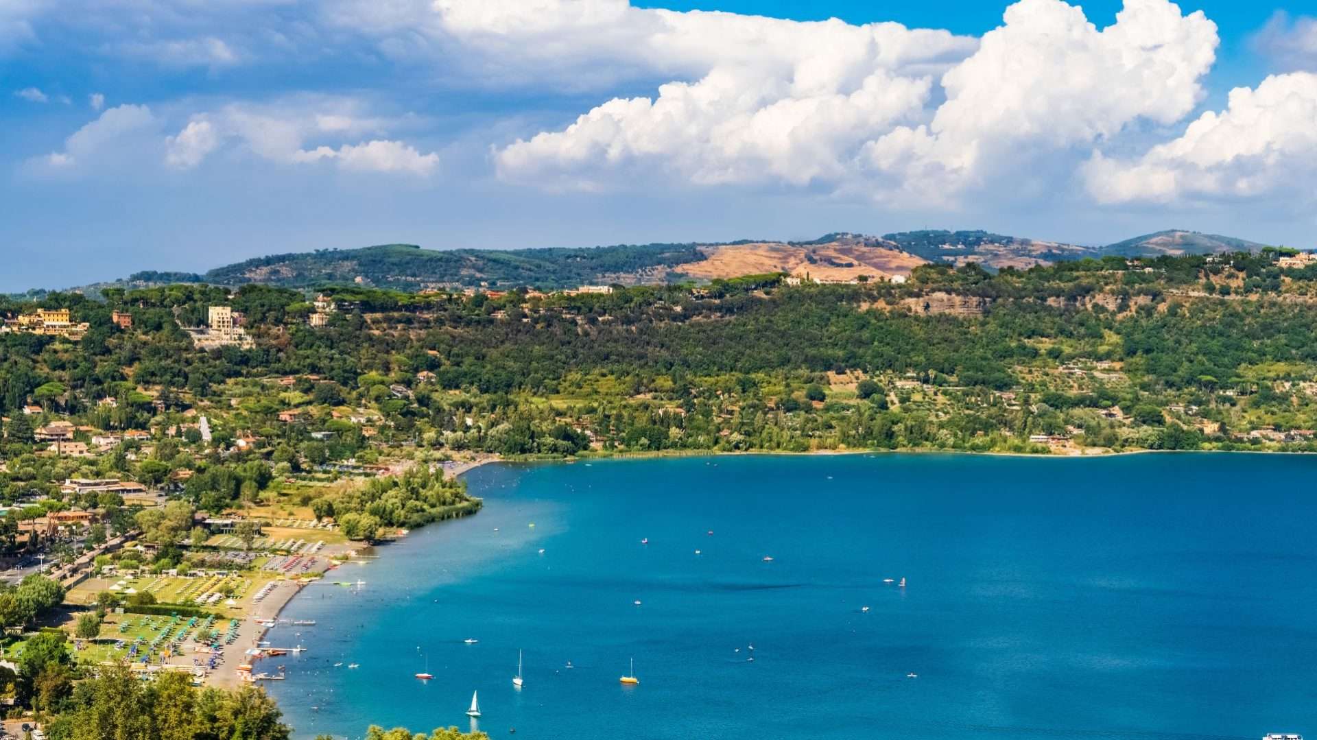 Castel Gandolfo über dem Albaner See