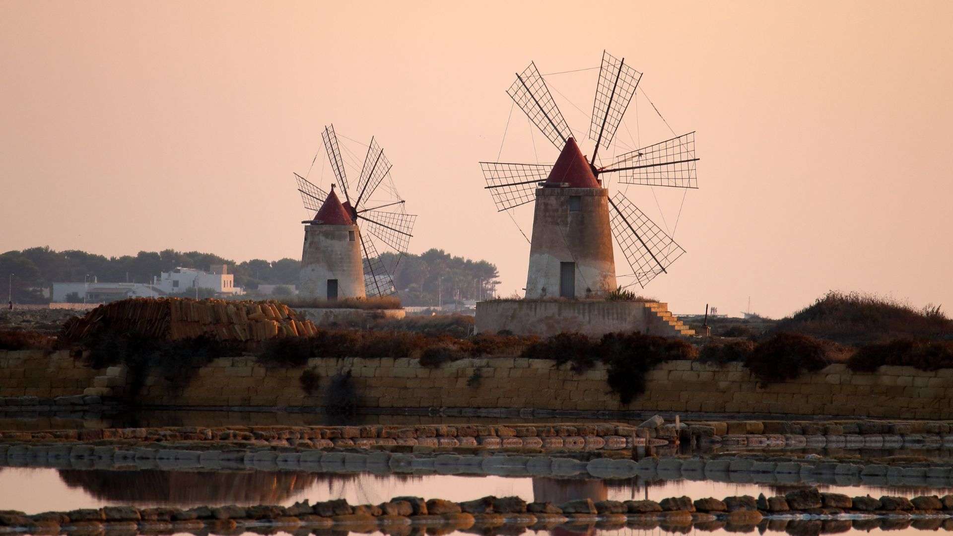 La laguna dello Stagnone di Marsala, capitale europea del kitesurf